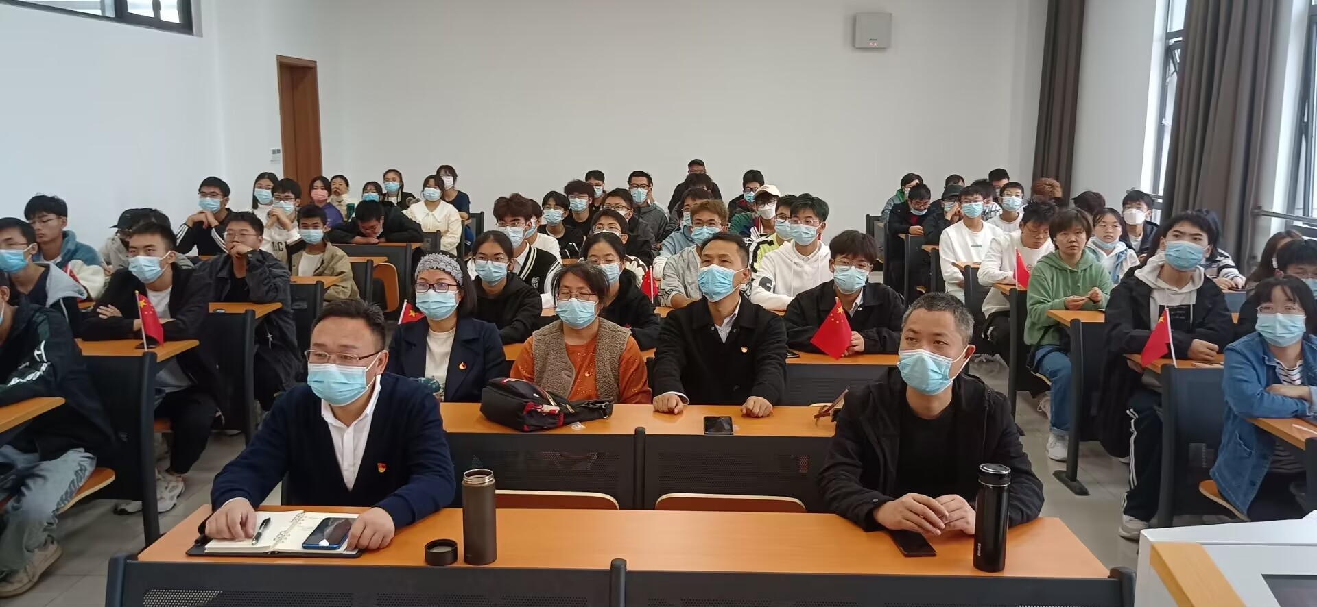集中观看二十大自贡.jpg